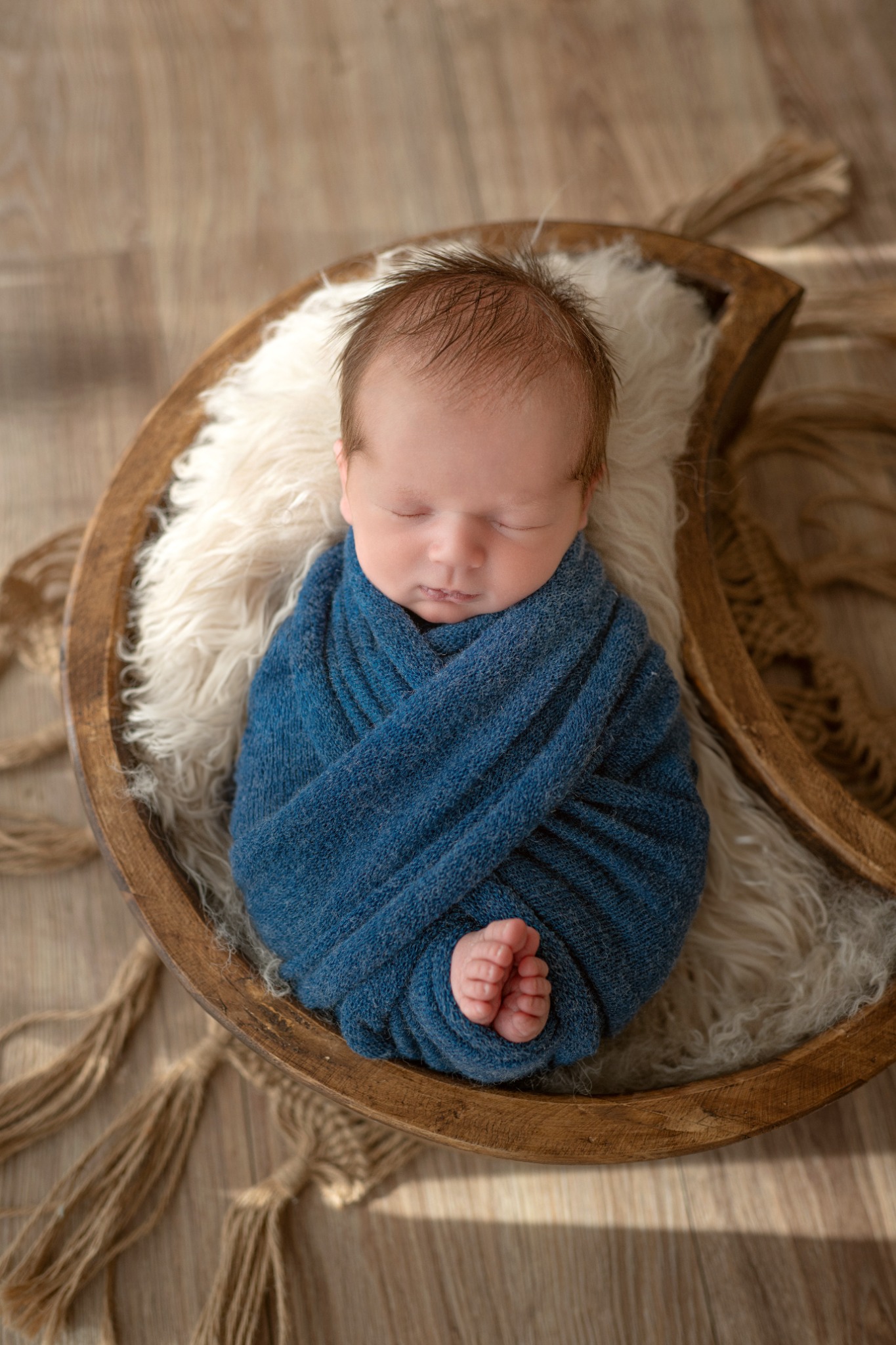 grand rapids newborn photographer sleeping baby wood bowl